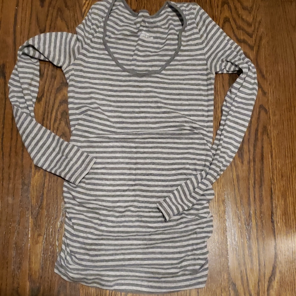 Old navy long sleeve shirt